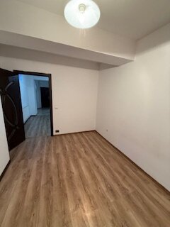 Giulesti, Str Agnita, bloc 2016, Ap 3 camere, 85 mp pret 84000 euro