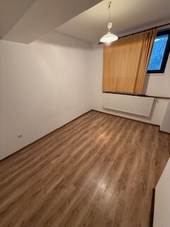 Giulesti, Str Agnita, bloc 2016, Ap 3 camere, 85 mp pret 84000 euro