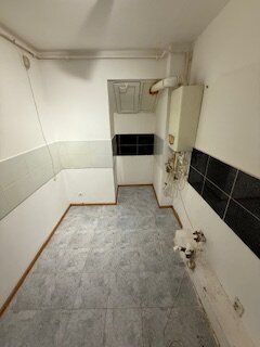 Giulesti, Str Agnita, bloc 2016, Ap 3 camere, 85 mp pret 84000 euro